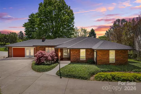 13 Hamburg Dr, Weaverville, NC 28787