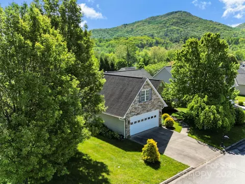 93 Farm Valley Rd, Fletcher, NC 28732