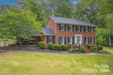 177 Brookridge Dr, Forest City, NC 28043
