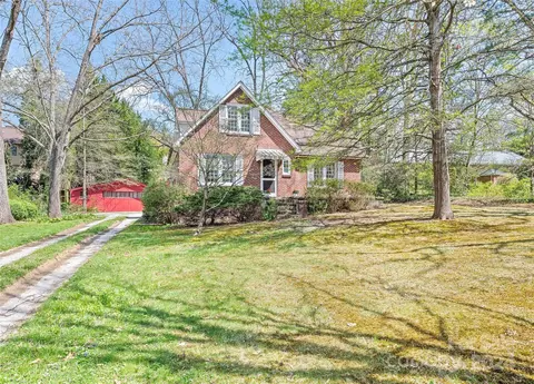 61 Overbrook St, Waynesville, NC 28786