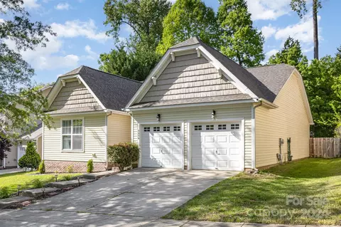 2539 Winding River Dr, Charlotte, NC 28214