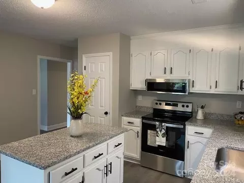 2209 Fox Hunt Dr, Gastonia, NC 28054