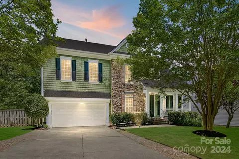 7801 Crestfield Ln, Tega Cay, SC 29708