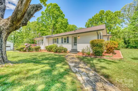 78 Queen Rd, Candler, NC 28715