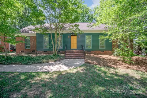 1616 Bonnie Ln, Charlotte, NC 28213