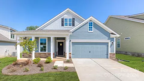300 Fox Cove Rd, Hendersonville, NC 28792