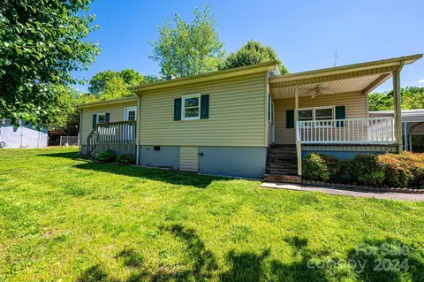 716 Berry Pl # A, Lenoir, NC 28645