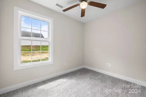 1104 C Se Ave SE, Hickory, NC 28601 photo 4