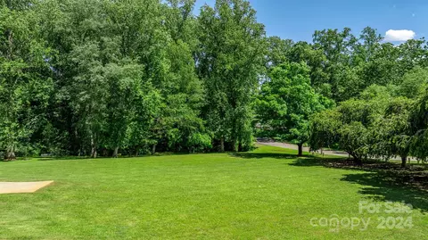1104 C Se Ave SE, Hickory, NC 28601 photo 41
