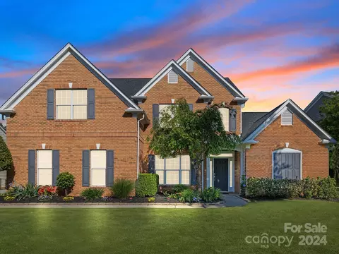 5110 King Arthur Dr, Charlotte, NC 28277