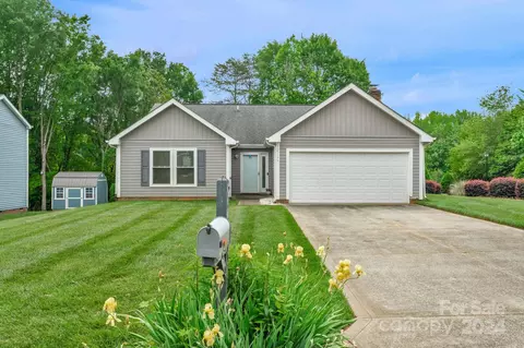 12139 Woodside Falls Rd, Pineville, NC 28134