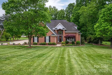 107 Green Meadow Ct, Gastonia, NC 28056