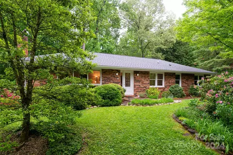 2 Brushwood Rd, Asheville, NC 28804