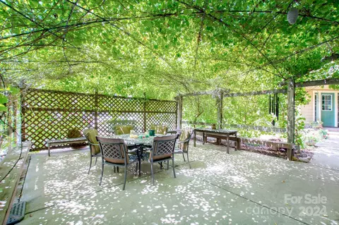 18 Sevan Ct, Asheville, NC 28806 photo 3