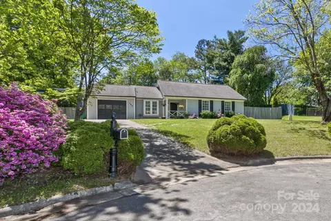 104 Scottlynn Ct, Asheville, NC 28806