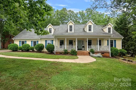 9216 Willowglen Trl, Charlotte, NC 28215