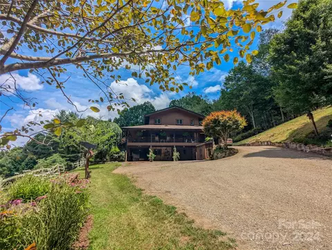 570 Doan Town Rd, Burnsville, NC 28714