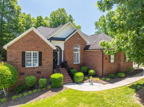 2704 Wynewood Ct, Gastonia, NC 28056
