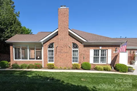 10344 Park Willow Dr, Charlotte, NC 28210