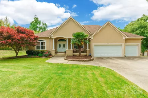 3205 Allenwood Rd, Charlotte, NC 28270