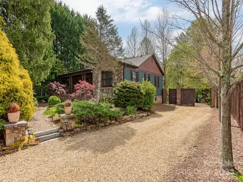 602 1st W Ave W, Hendersonville, NC 28739