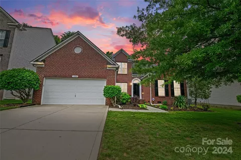 13124 Arrington Heights Pl, Charlotte, NC 28278
