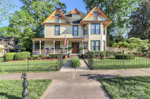 235 Walnut St, Statesville, NC 28677