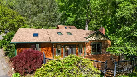 36 Dark Star Way, Fairview, NC 28730