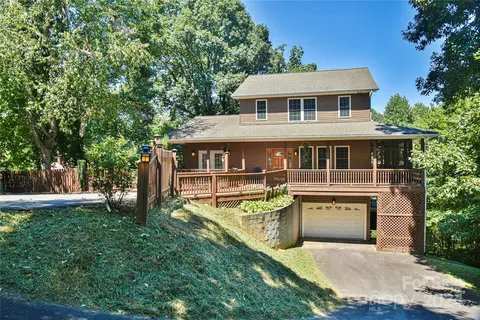 15 Ridge Runner Ln, Asheville, NC 28806