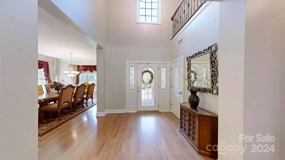  930 25th Avenue Nw Dr NW, Hickory, NC 28601 photo 3