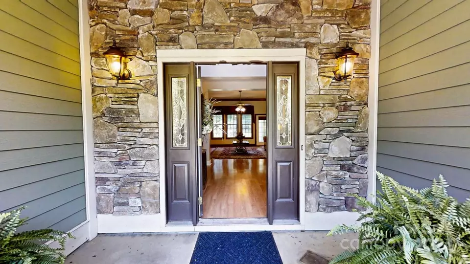  930 25th Avenue Nw Dr NW, Hickory, NC 28601 photo 2