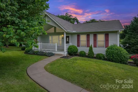 8 Ryan Ln, Weaverville, NC 28787