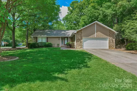9540 Rainbow Forest Dr, Charlotte, NC 28277