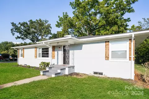 1107 Eastside Dr, Statesville, NC 28625