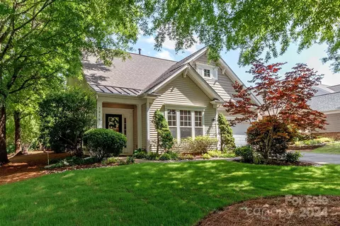 7036 Saranac Ln, Matthews, NC 28105