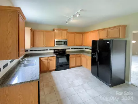 6021 Ashebrook Dr, Concord, NC 28025 photo 2