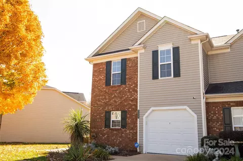 9009 Cinnabay Dr, Charlotte, NC 28216