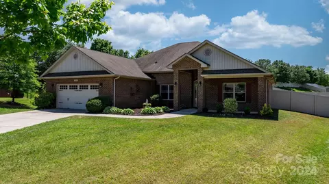 108 Wake Ct, Statesville, NC 28677