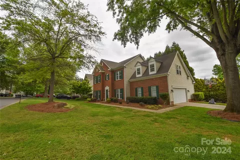 102 Rolling Stone Ct, Mooresville, NC 28117