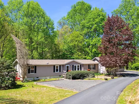 379 Mcdowell Ln, Burnsville, NC 28714