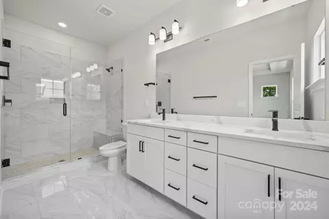 Bath - 723 Carr Pl, Davidson, NC 28036 photo 1 of 2