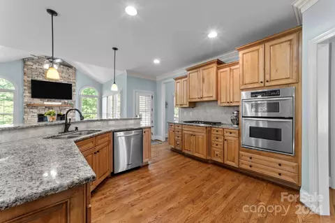 Kitchen - 6314 Fox Chase Dr, Davidson, NC 28036 photo 3 of 4
