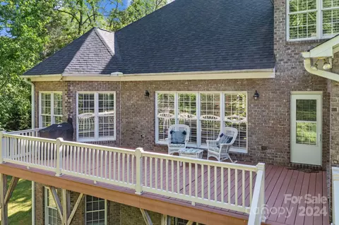 Exterior - 6314 Fox Chase Dr, Davidson, NC 28036 photo 2 of 4