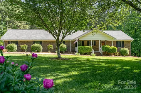 170 Kingfisher Dr, Mooresville, NC 28117