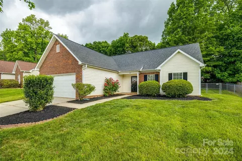 317 Tamarack Dr, Matthews, NC 28104