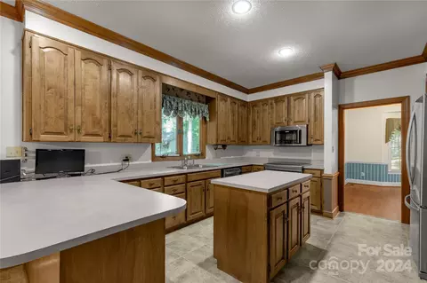 Kitchen - 1001 Forest Dr, Lancaster, SC 29720 photo 2 of 3