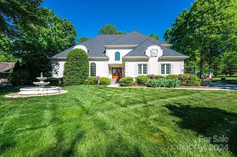 70 Wexford Pt, Hickory, NC 28601
