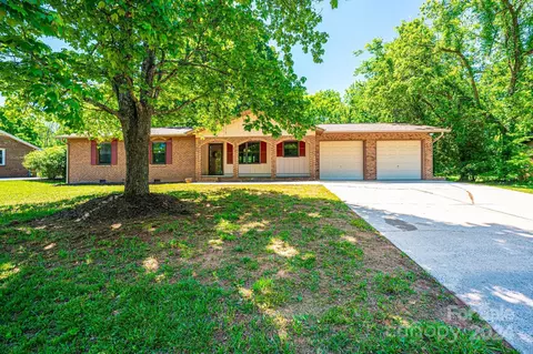 1349 Prince St, Hickory, NC 28602