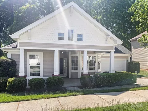 6825 Colonial Garden Dr, Huntersville, NC 28078