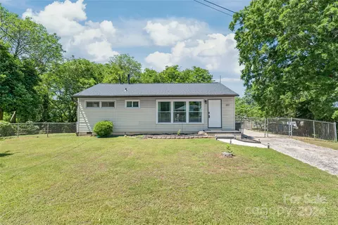 207 Kirkwood Cir, Gastonia, NC 28054
